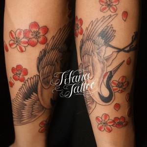 鶴と桜のタトゥー