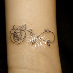 バラ×インフィニティのタトゥー