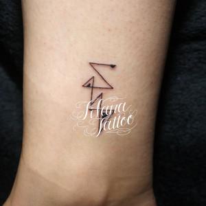 幾何学模様のタトゥー