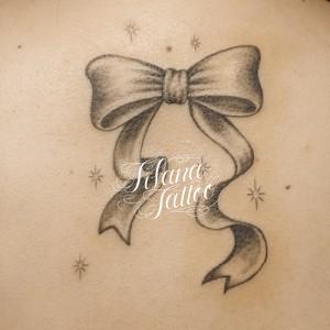 リボンのガールズタトゥー