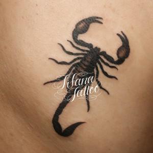 サソリのタトゥー