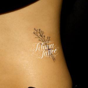 カスミ草のタトゥー