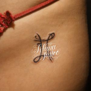 星座のマークのタトゥー