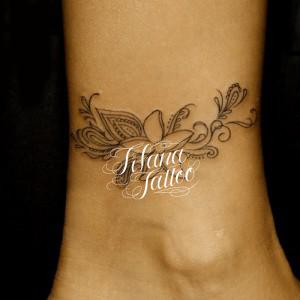 プルメリアとペイズリー柄のタトゥー