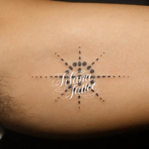 ドット太陽のタトゥー