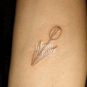 チューリップのワンポイントタトゥー