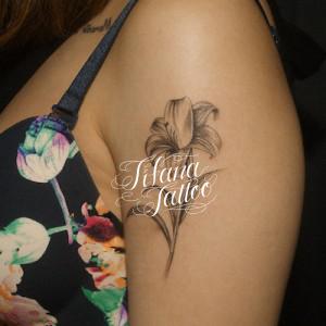 ユリのガールズタトゥー