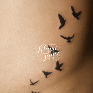 鳥のシルエット・タトゥー