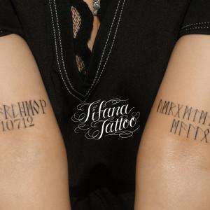 シンメトリーな文字のタトゥー