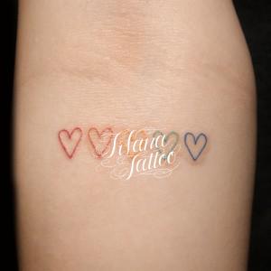 ５色のハートタトゥー
