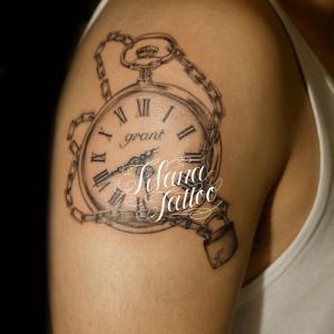 懐中時計のタトゥー