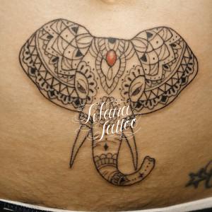 象の顔のタトゥー