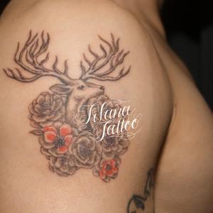 鹿と椿のタトゥー