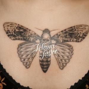 蛾のタトゥー