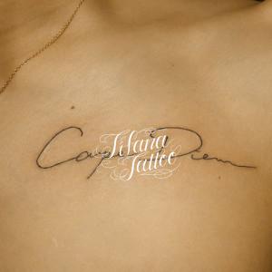 手書き風のレタリングタトゥー