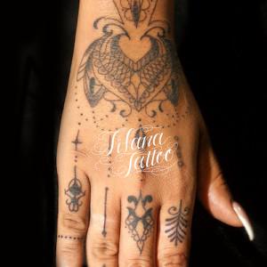 メヘンディ柄のタトゥー