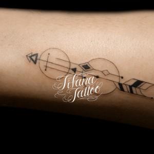 幾何学模様のタトゥー