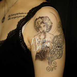 女性|月|ペイズリー柄｜六芒星のタトゥー