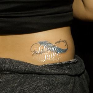 青いフェザー｜インフィニティーのタトゥー