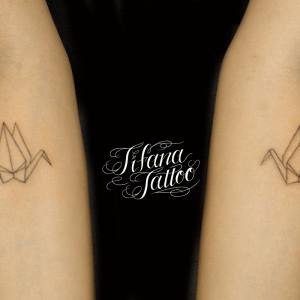 シンメトリーな折り鶴のタトゥー