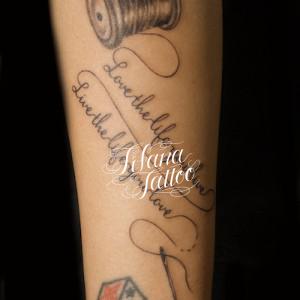 針|糸|文字のタトゥー