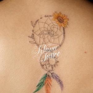 ドリームキャッチャーのガールズタトゥー