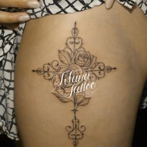 クロスとバラのラインアート・タトゥー