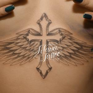 クロス|翼のタトゥー
