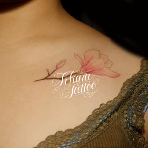 木蓮のガールズタトゥー