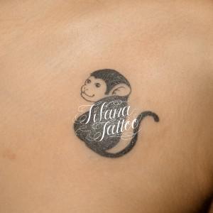 子猿のワンポイントタトゥー