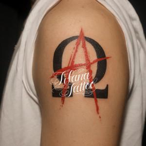 ロゴのタトゥー