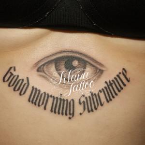 目|文字のタトゥー