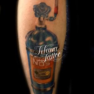 スプレー缶のタトゥー