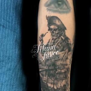 海賊と海賊船のタトゥー