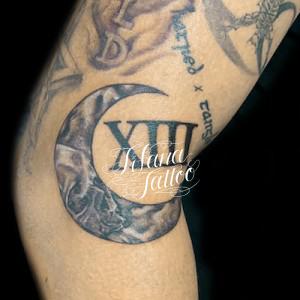 スカル|月のタトゥー