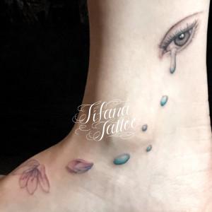 目|涙|花のタトゥー