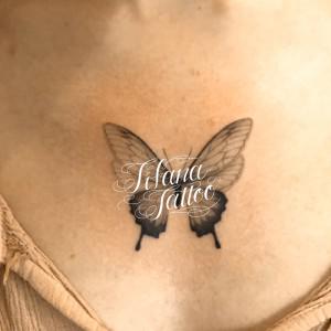 蝶のガールズタトゥー