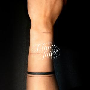 直線のタトゥー