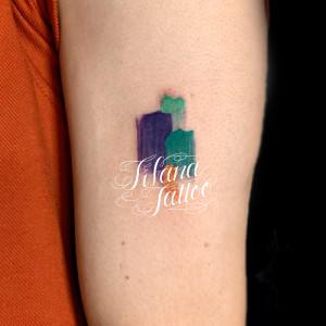 落書き風なカラー・タトゥー