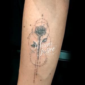 薔薇|ジオメトリックタトゥー