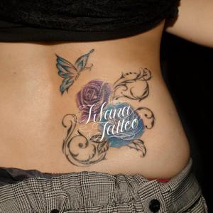薔薇と蝶のガールズタトゥー