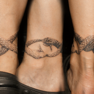 蛇のファインライン・タトゥー