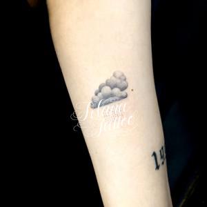 雲|雨のタトゥー