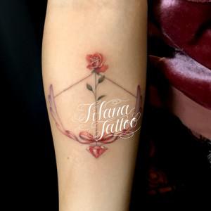 弓|薔薇|リボン|ダイヤ|羽のガールズタトゥー