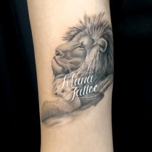 ライオンと子羊のファインライン・タトゥー