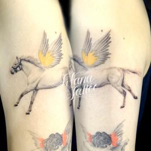 白いペガサスのタトゥー