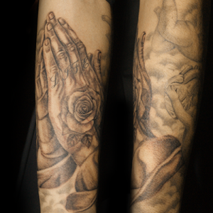 合掌のタトゥー