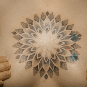 ドットのジオメトリック・タトゥー