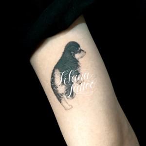 犬のポートレートタトゥー