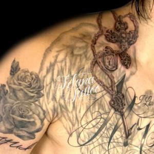 クロス|鍵のタトゥー